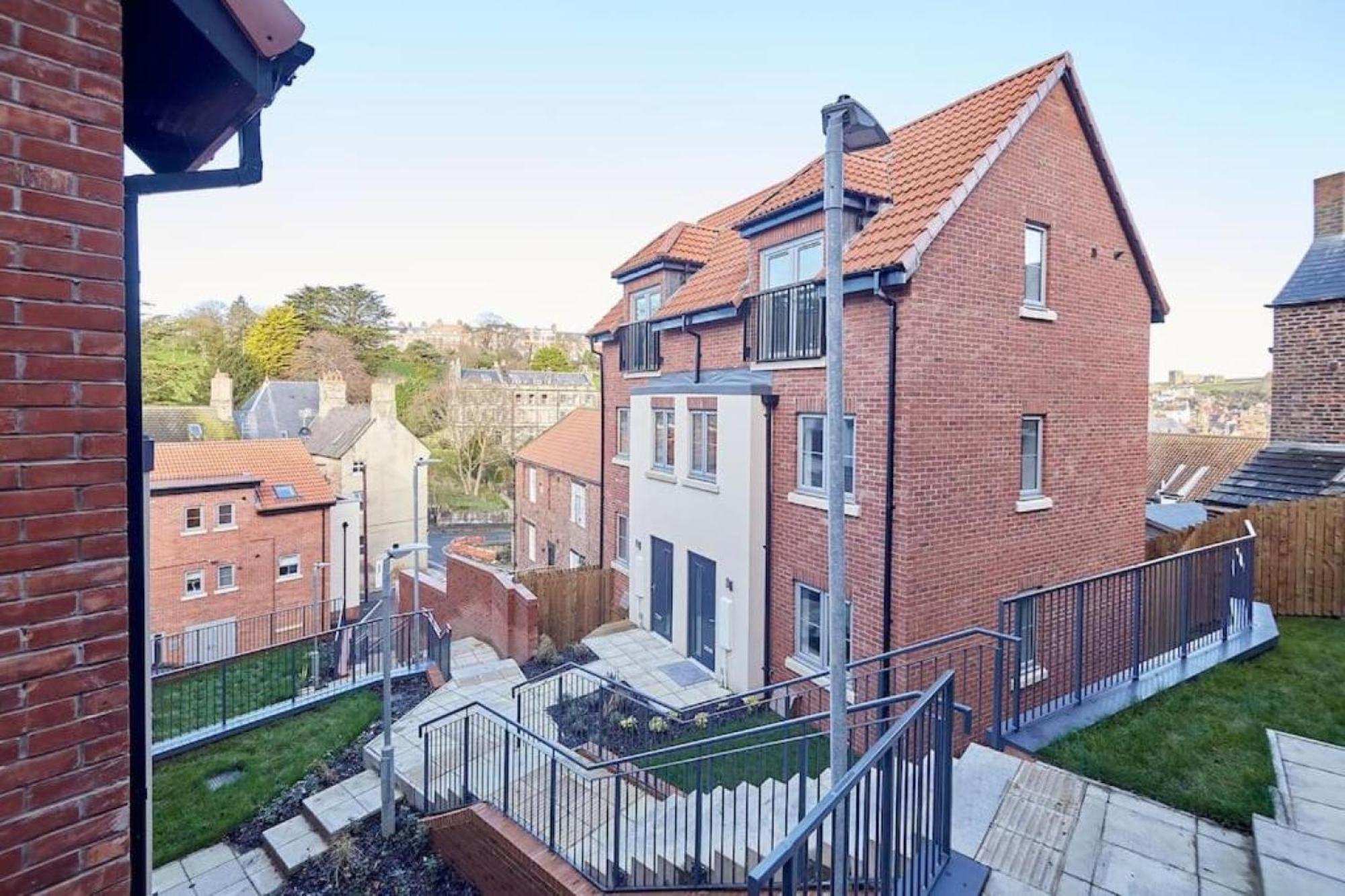 Curlew House Beautiful Modern Town House With Parking Abbey Views