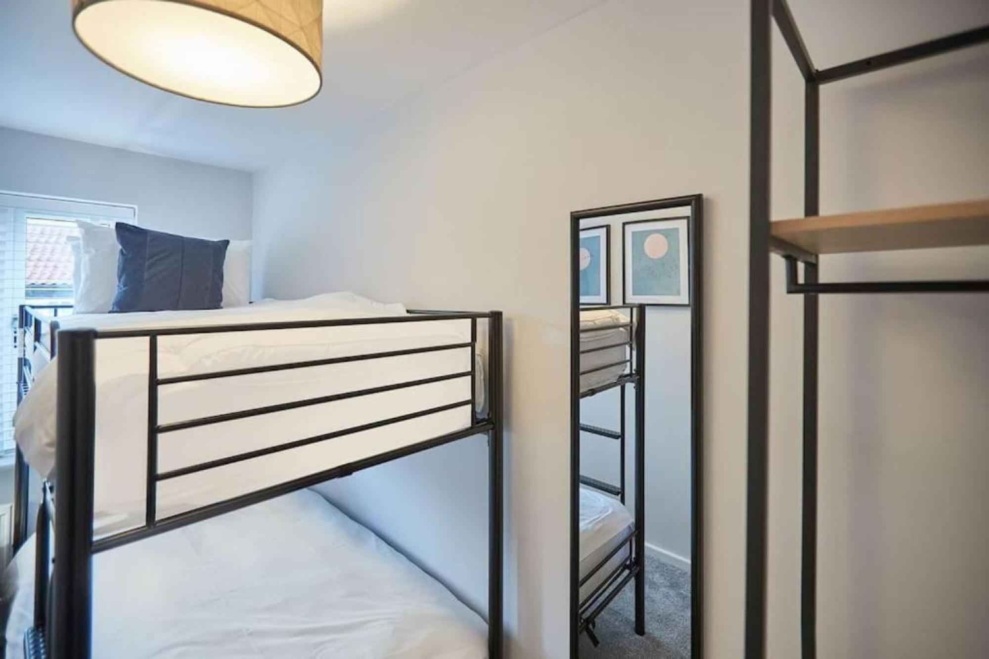 Curlew House Beautiful Modern Town House With Parking Abbey Views Casa vacanze Whitby