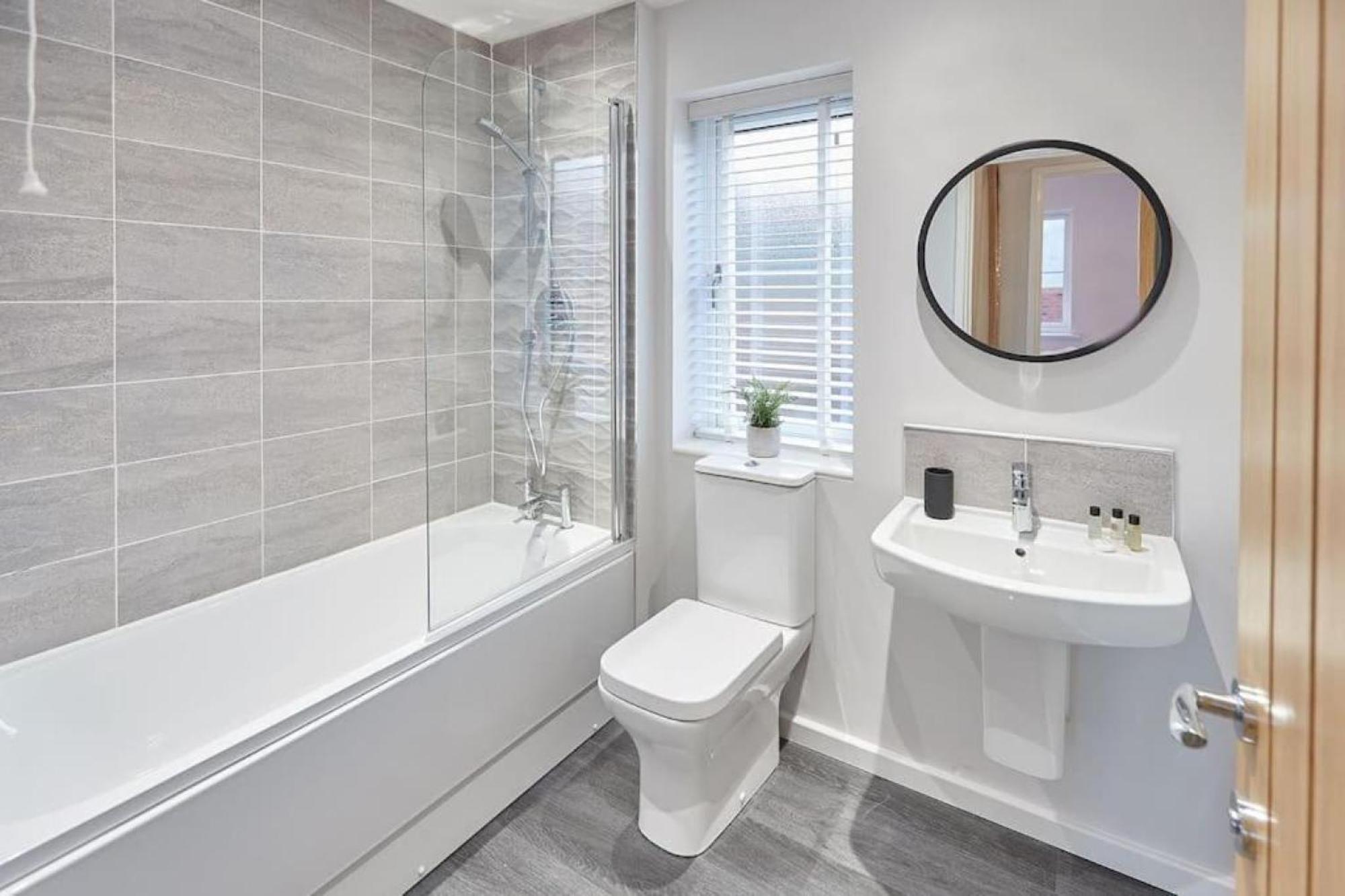 Curlew House Beautiful Modern Town House With Parking Abbey Views