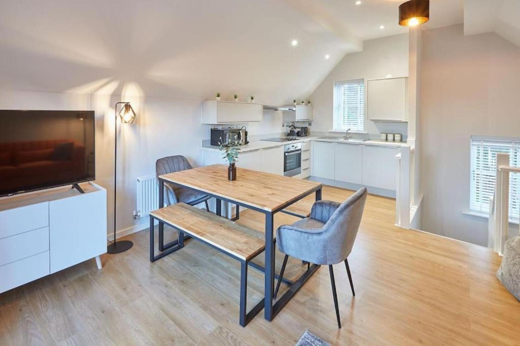 Curlew House Beautiful Modern Town House With Parking Abbey Views