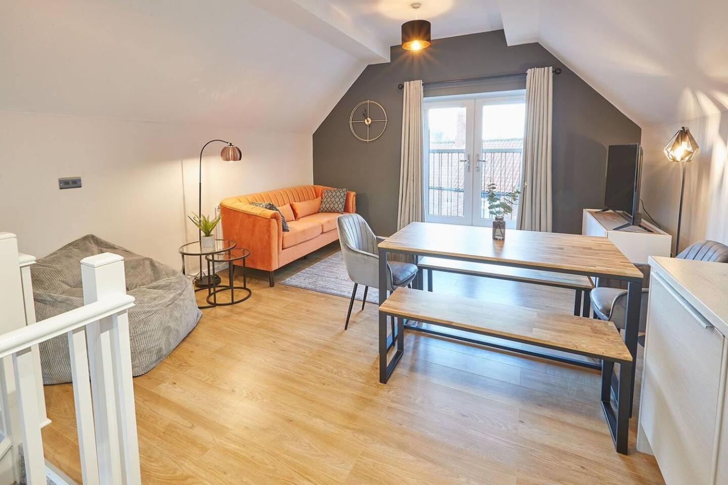 Curlew House, With Parking And Abbey Views! * Whitby